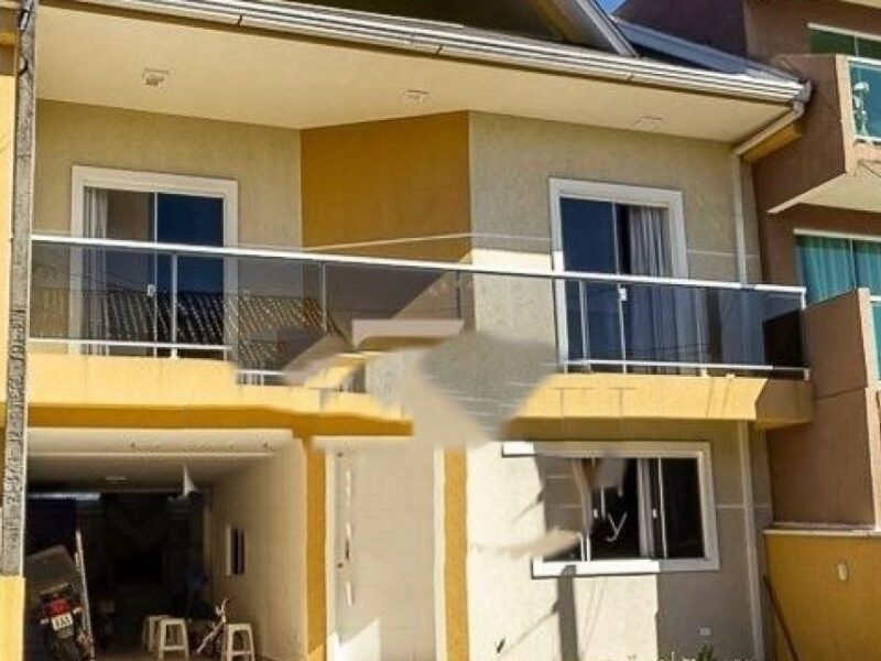 Triplex em condomínio fechado